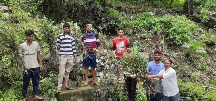 Jongeren in Indiase Himalaya